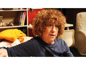 EFSANE OYUNCU KABIZ İLACIYLA BRONZLAŞIYOR