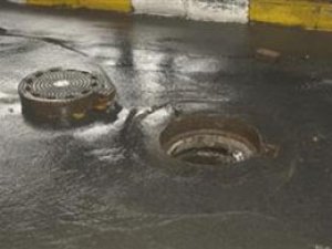 KOMŞUNUN İHMALİ KÜÇÜK KIZ KARDEŞLERİ ÖLÜME GÖTÜRDÜ