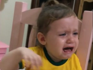 NEYMAR'A AĞLAYAN MİNİK KIZ İNTERNETİN FENOMENİ OLDU