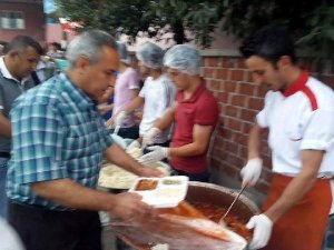 İFTAR ÇADIRINDAN POLİSLERE YEMEK VERİLMEDİ!