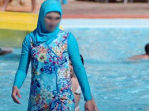 BAŞÖRTÜSÜYLE PLAJA GİRİŞ YASAKLANDI