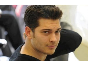 GENÇ KIZLARIN SEVGİLİSİ ÜNLÜ OYUNCU İMAJ YAPTI