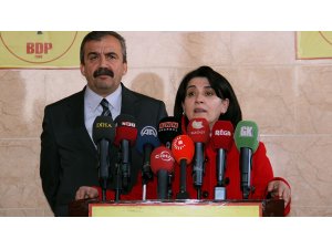 ÖCALAN AKP'NİN ÇÖZÜM YASASINA ÖVGÜLER YAĞDIRDI