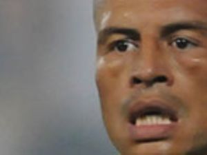 Kaptan Alex Coritiba'yı uçurdu