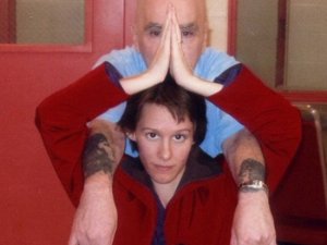 ÖDEV İÇİN MEKTUPLAŞTIĞI SERİ KATİLE AŞIK OLDU