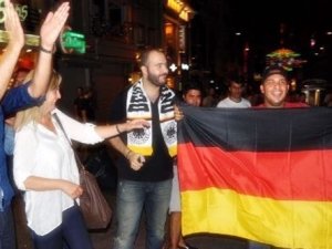 İSTANBUL'DA ALMAN TARAFTARLARIN DÜNYA KUPASI SEVİNCİ