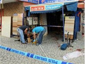 KISKANÇ KADIN KOCASININ İŞ ARKADAŞINI BIÇAKLADI