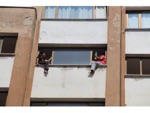 HAMİLE KADINLARIN İNTİHAR GİRİŞİMİ OLAY OLDU