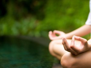 ÜNLÜ YOGA HOCASINA ORAL SEKS SUÇLAMASI