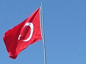 BAYRAKTEPE'YE BAYRAK YAĞDI