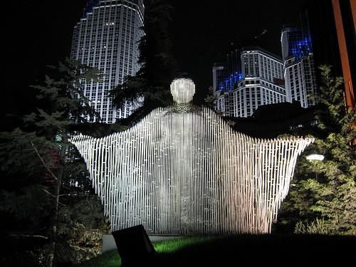 AKDENİZ'İN KOLUNU KIRDILAR