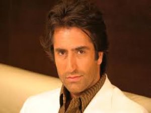 ÜNLÜ SANATÇI'NIN HİTLER VE GAZZE ÇIKIŞI