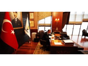 FLAŞ HABER! BAŞBAKANLIK OFİSİ ÖNÜNDE PROTESTO!