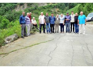 ALTLARINDA MADEN VAR, EVLERİ YIKILIYOR