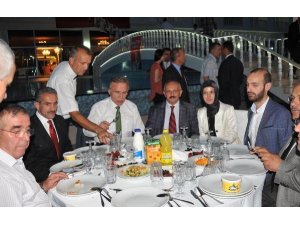 İHSANOĞLU’NUN BU MEMELEKETE NE HİZMETİ OLMUŞ