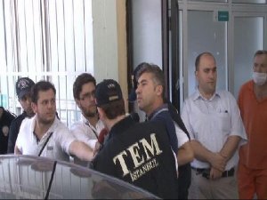 POLİSTEN TEPKİ; BİZ ORUÇLUYUZ ONLAR KARŞIMIZDA YEMEK YİYİOR