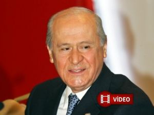 Hiç Gülmezdi, Neden Güldü?