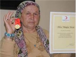 YAKINLARINA KIZAN KADIN 2,5 MİLYONU BAĞIŞLADI