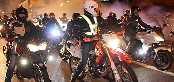 300 MOTOSİKLETÇİ KARŞILADI