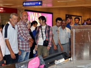 ÇATIŞMADAN KURTARILAN TÜRKLER YAŞADIKLARINI ANLATTI