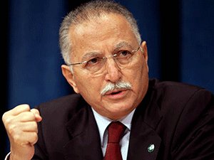 İHSANOĞLU'NDAN TEKME TOKAT GÖNDERMESİ