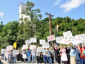 ÇAYELİ HALKI BAYRAM GÜNÜ AYAĞA KALKTI