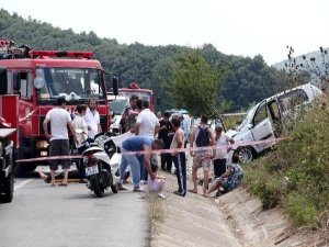 İSTANBUL'DA FECİ KAZA 3 ÖLÜ 8 YARALI