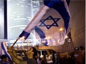 TEL AVİV'DE DEHŞETE DÜŞÜREN SLOGANLAR