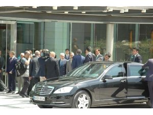 HAYRET. BAŞBAKAN YASAKLARA UYDU!