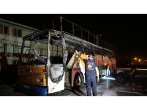 AK PARTİ SEÇİM OTOBÜSÜ KUNDAKLANDI