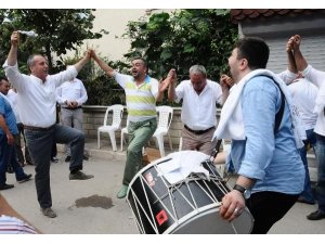 BÜLENT ARINÇ BU TÜRKÜ İLE OYNASIN