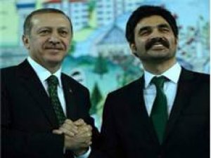 ERDOĞAN'A PEŞKİR TUTAN SİYASETE GİRİYOR