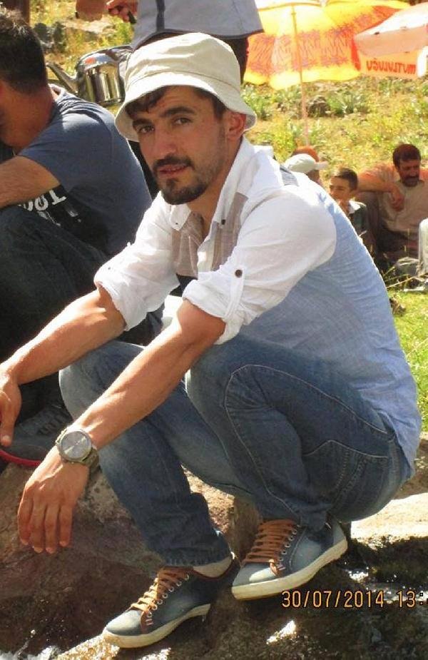 YAĞMURLU HAVADA CEP TELEFONU İLE KONUŞMAK SONU OLDU