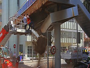 MELİH GÖKÇEK'İN ÜST GEÇİDİ  BÖYLE ÇÖKTÜ