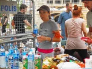 Dünyanın her yerinden Gezi Parkı için yemek siparişi yağdı