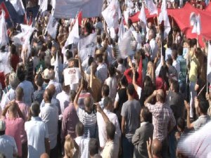 AKPLİLERLE CHPLİLER KAPIŞTI !