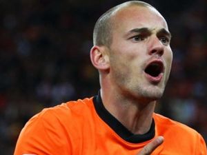 SON DAKİKA Galatasaray  Sneijder'den Vaz mı Geçiyor ?