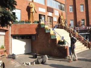 ESKİŞEHİR'DE BÜSTLER PARÇALANDI