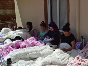 ÖĞRENCİLERİ BÖYLE SOKAĞA ATTILAR