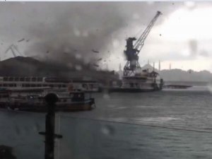 İSTANBUL'DA BEKLENEN  FIRTINA PATLADI!