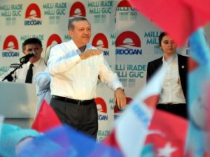 GAZETECİ KILIKLI BİR MİLİTAN EDEPSİZ KADIN