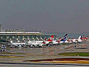 İSTANBUL HAVALİMANI'NDA BÜYÜK KAOS