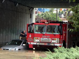 ŞOFÖRLERİN FIRTINAYLA İMTİHANI