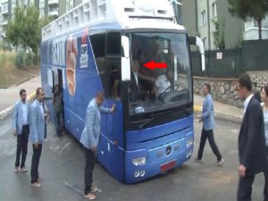 KILIÇDAROĞLU'NUN OTOBÜSÜ KAZA YAPTI!