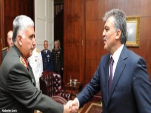 ABDULLAH GÜL VE KOMUTANLARIN SANDIĞINDA DURUM…