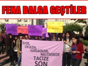 Üniversitede Kızlı Erkekli Mizah Tiyatrosu