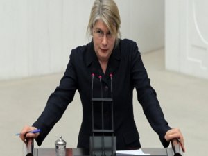 EMİNE ÜLKER TARHAN'DAN İSTİFA ÇAĞRISI