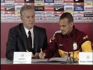 Wesley Sneijder'i Kadroya Almadı