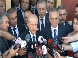 BAHÇELİ'DEN GAZETECİNİN İSTİFA SORUSUNA İLGİNÇ YANIT