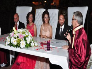 BÖYLE EVLİLİK MİLYONDA BİR GÖRÜLÜR